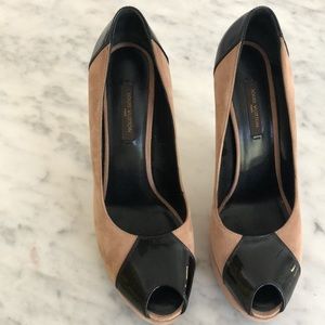 Louis Vuitton suede / patent pumps 🚨